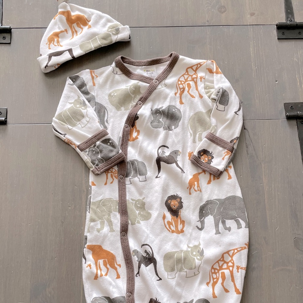 4/$15🌸 baby Sleep sack and cap